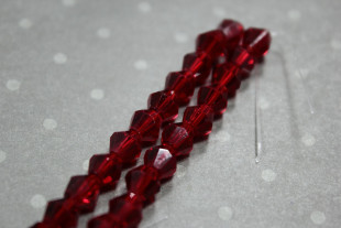Бусины стеклянные граненые 22 шт на нити №08 красный